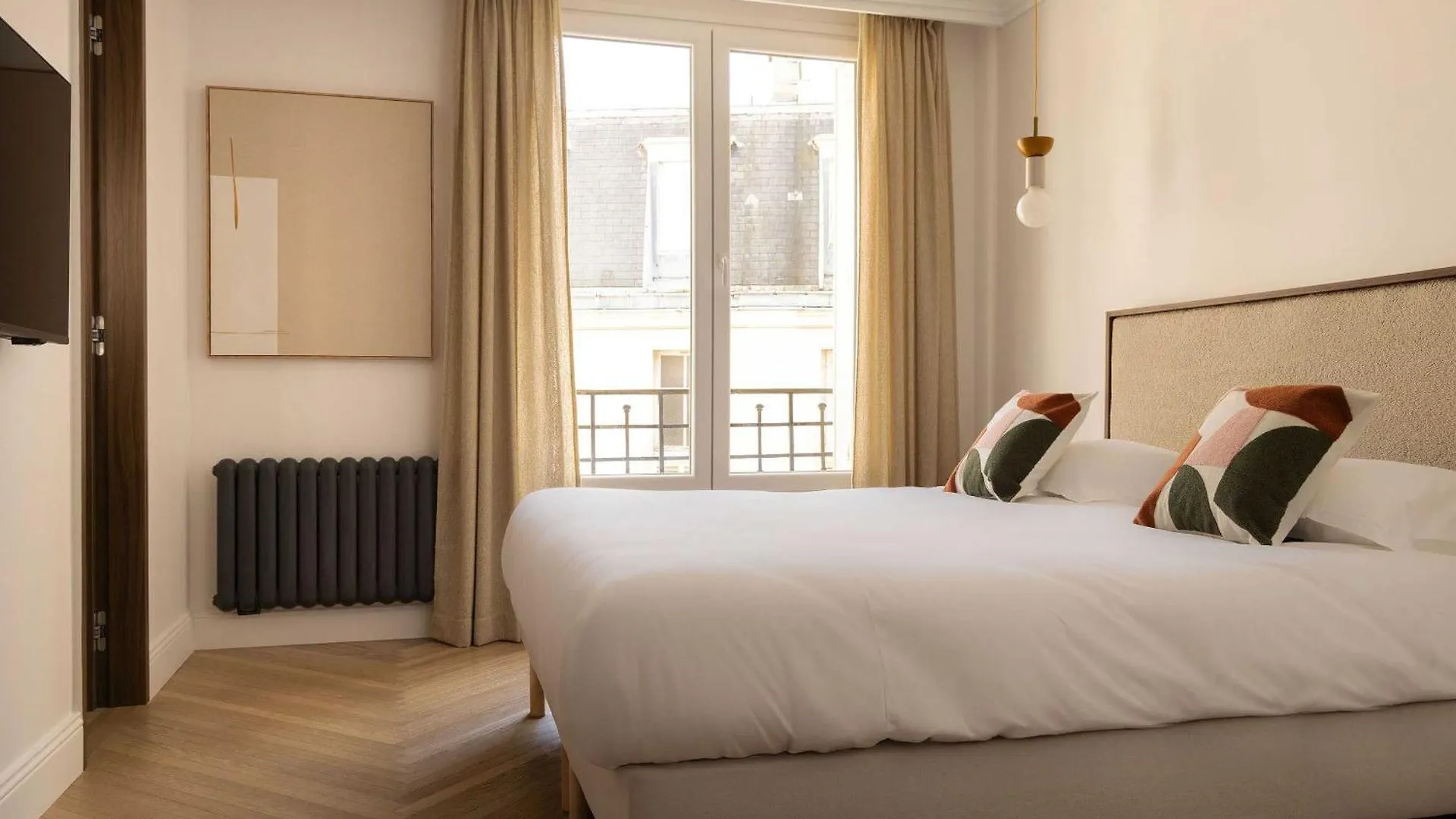 Luxury Apt - Eiffel Tower View - 3Bd-8P - Grenelle Paris France